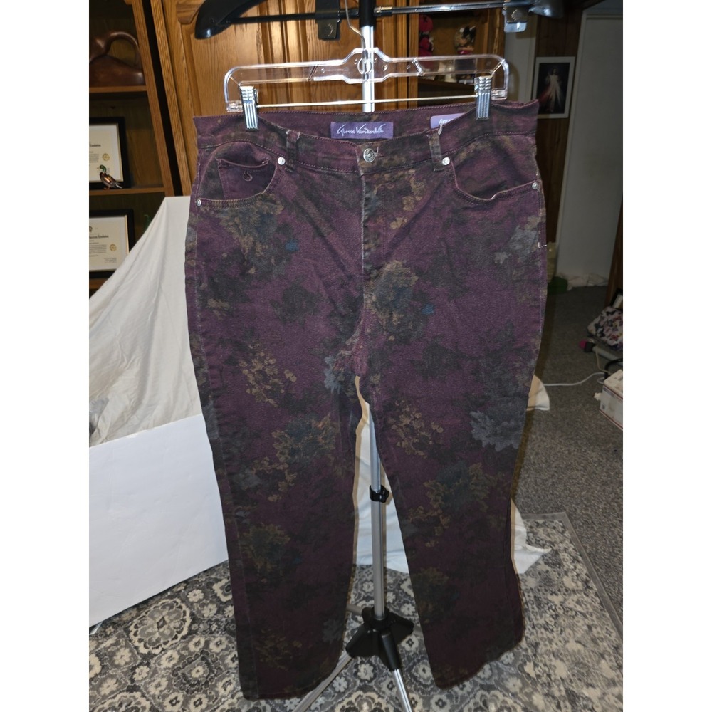Gloria Vanderbilt Amanda Jeans‎ With Design Fabric. 17" Waist,  12" Rise, 30"...